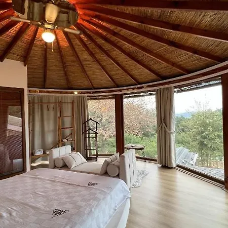 Villa With Pool Backyard And Jacuzzi In Sapanca